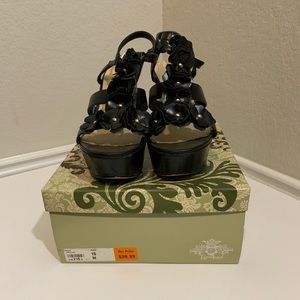 LIMELIGHT POPPY BLACK PLATFORM